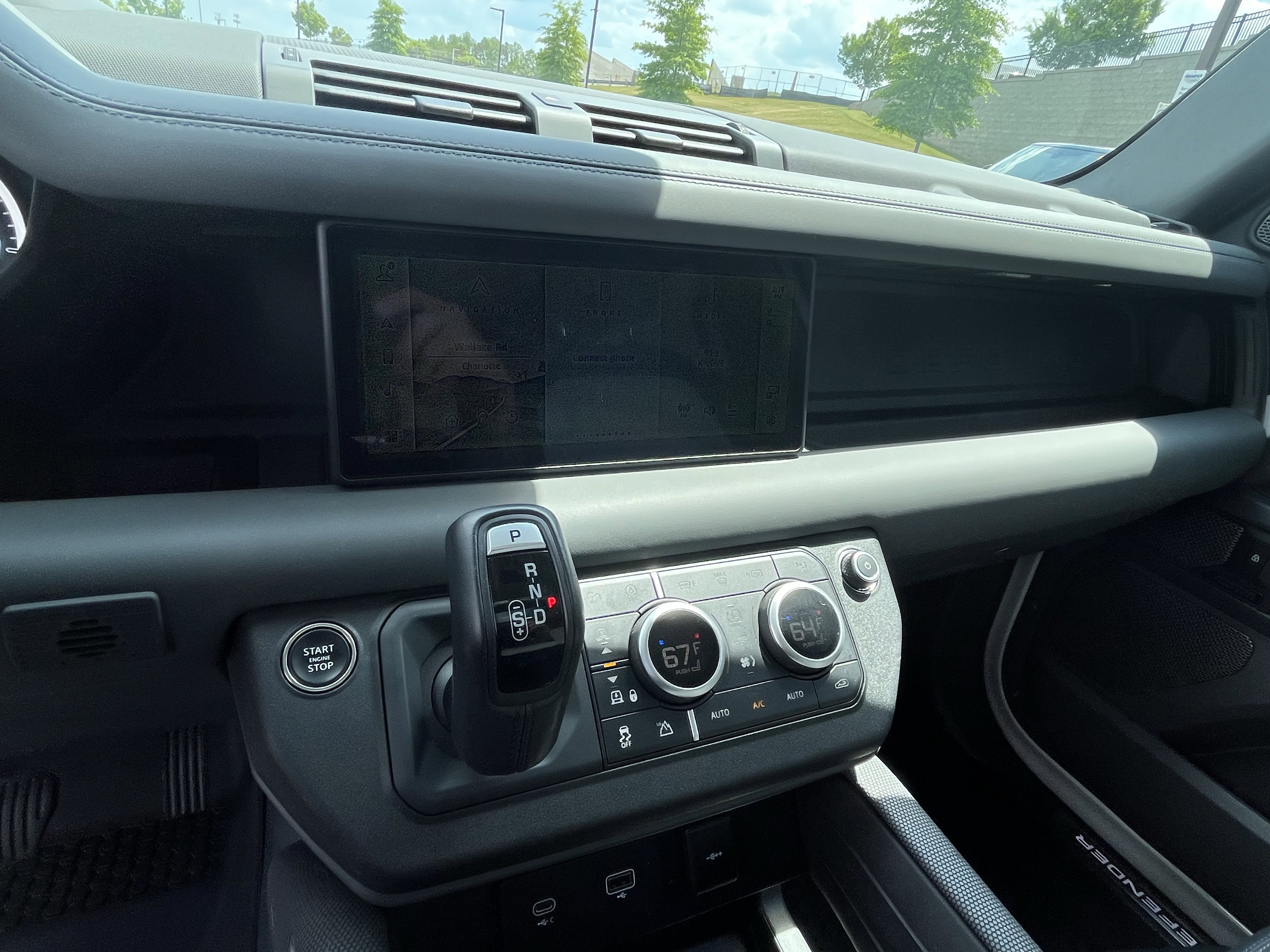 Certified 2023 Land Rover Defender 110 X-Dynamic SE AWD/4WD image 24