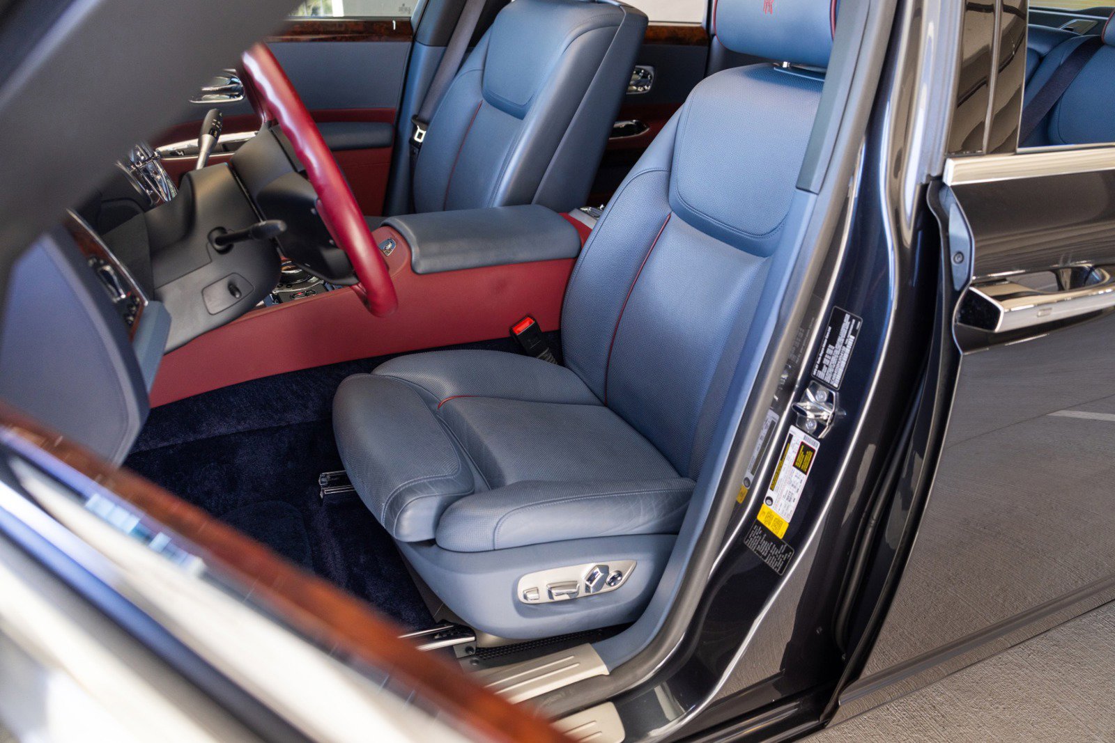 Used 2017 Rolls-Royce Ghost image 44