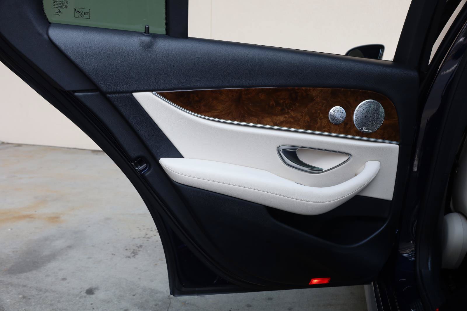 Used 2019 Mercedes-Benz E 300 4MATIC image 19
