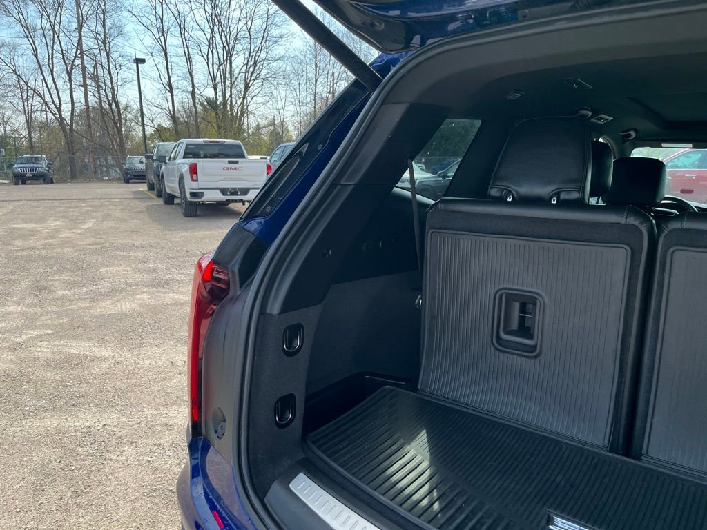 Used 2025 Cadillac XT6 Luxury AWD/4WD image 16