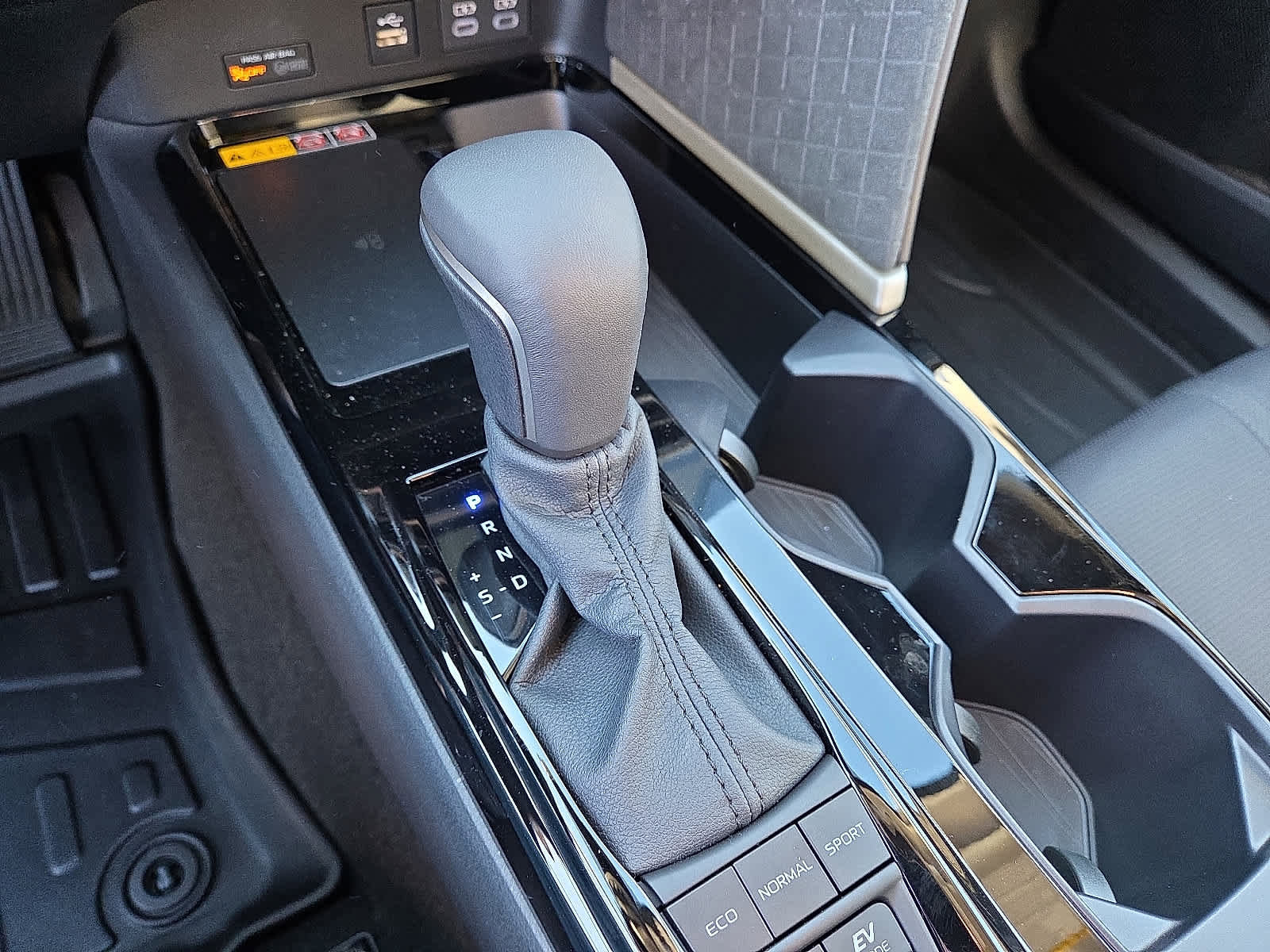 Used 2026 Toyota Camry XLE w/ Premium Package image 17