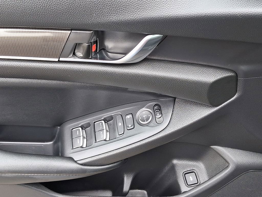 Used 2022 Honda Accord Sport image 2