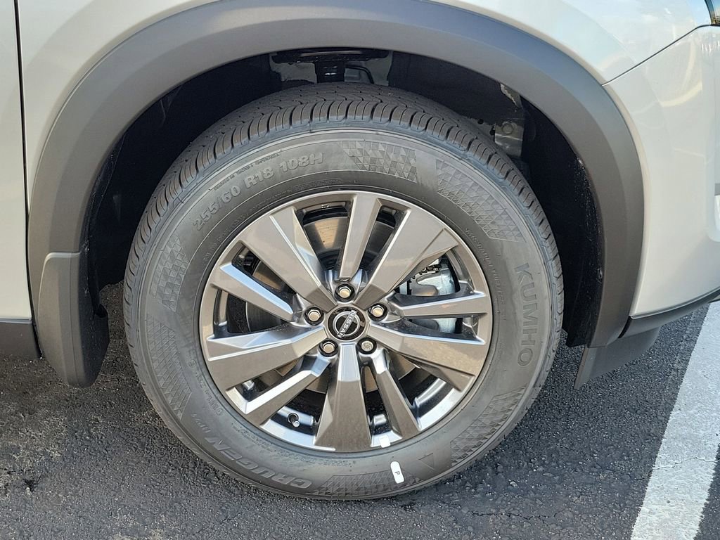 New 2025 Nissan Pathfinder SV image 4