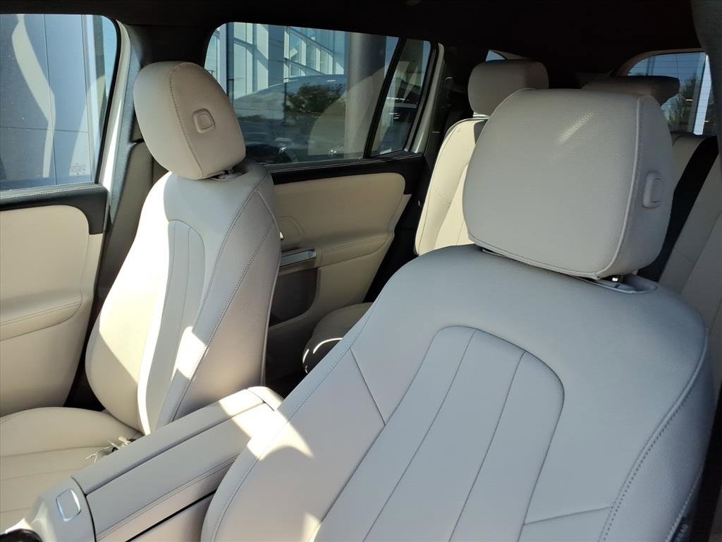 New 2025 Mercedes-Benz GLB 250 4MATIC image 13