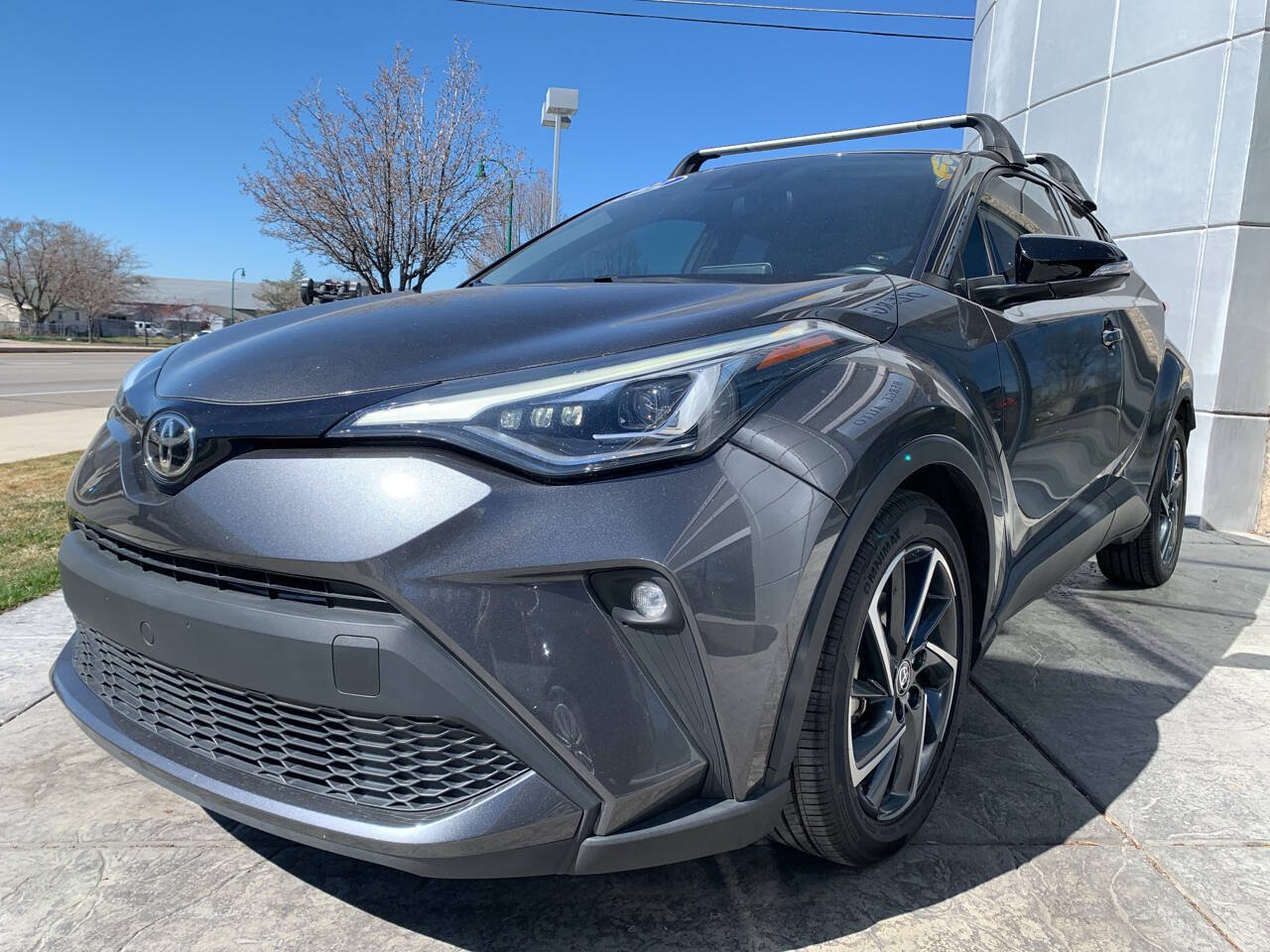 Used 2022 Toyota C-HR Limited FWD image 3