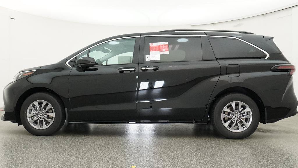 New 2026 Toyota Sienna XLE FWD image 22