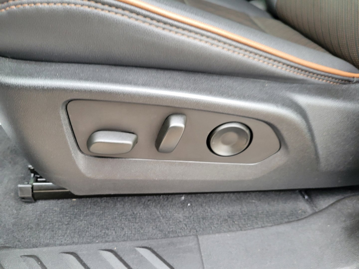 Used 2023 GMC Canyon AT4 w/ AT4 Premium Package image 16