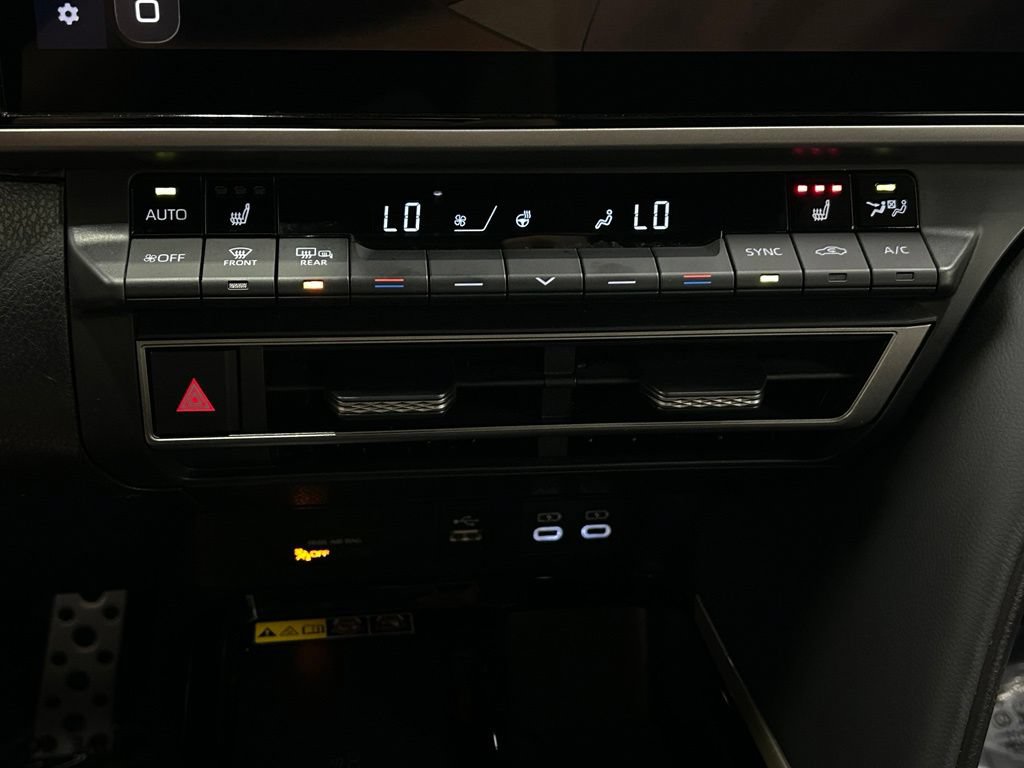 Used 2025 Toyota Camry XSE FWD image 23