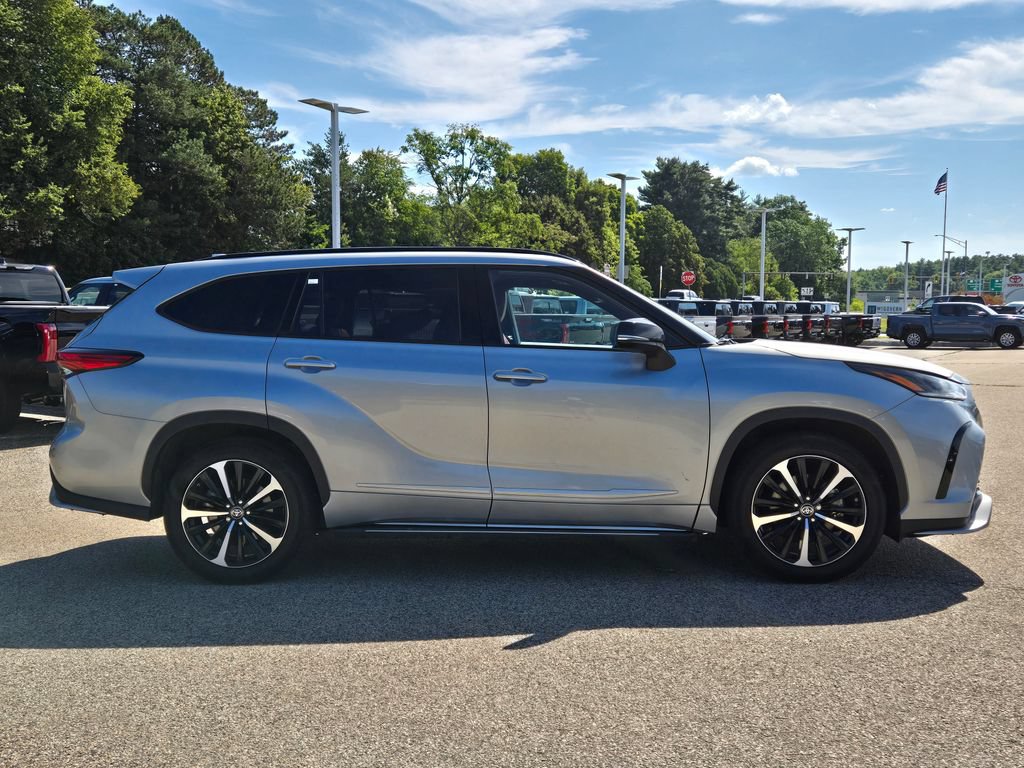 Used 2021 Toyota Highlander XSE AWD/4WD image 7