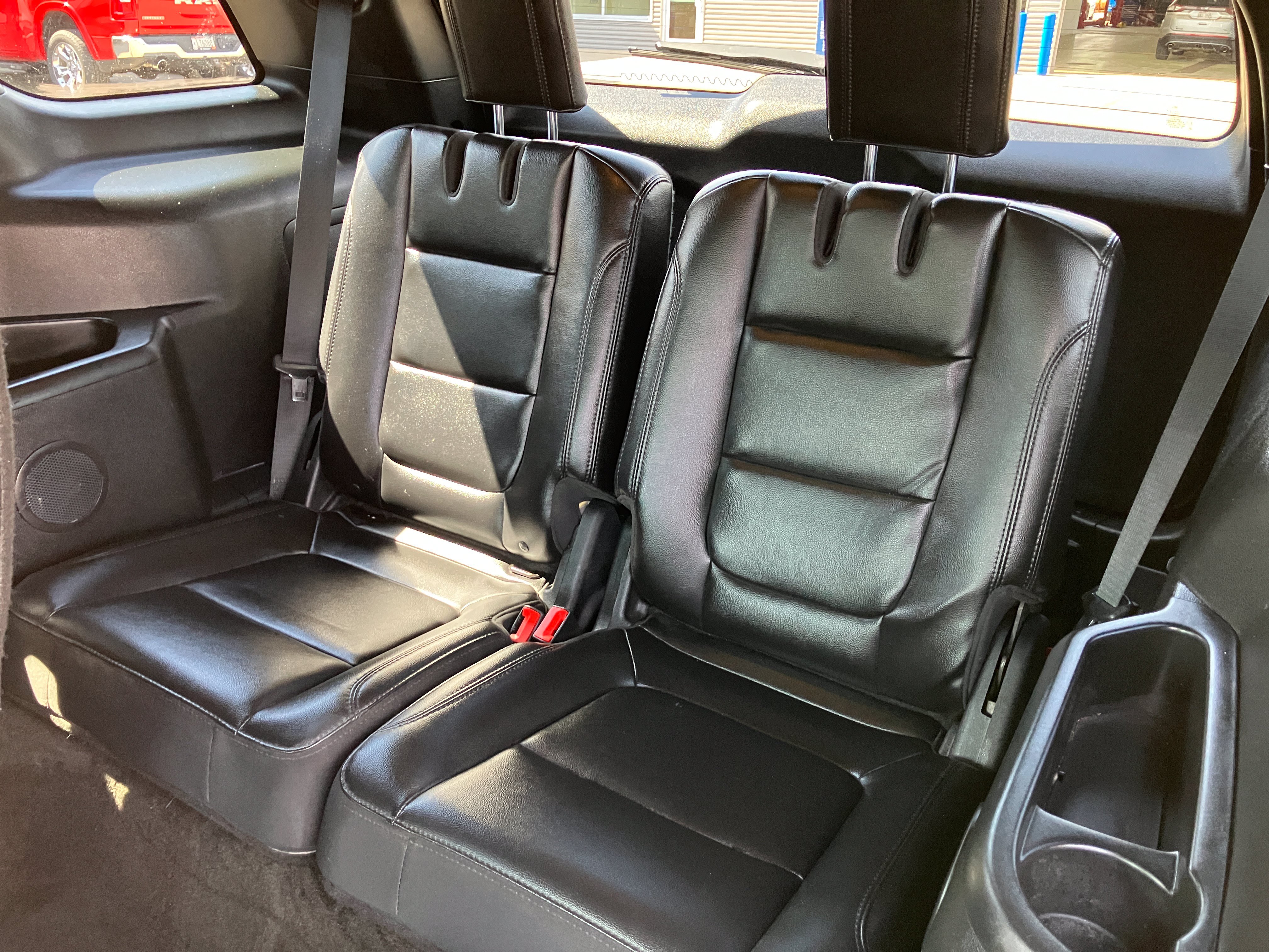 Used 2017 Ford Explorer XLT w/ Equipment Group 202A AWD/4WD image 15