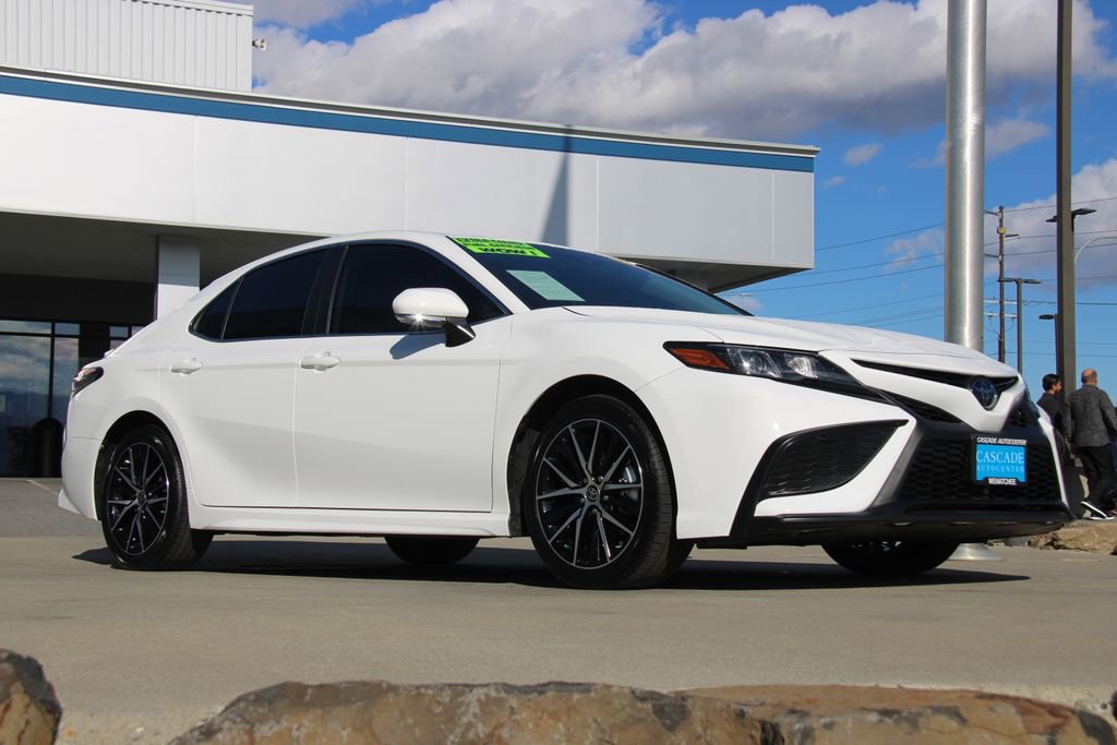 Used 2024 Toyota Camry SE image 5