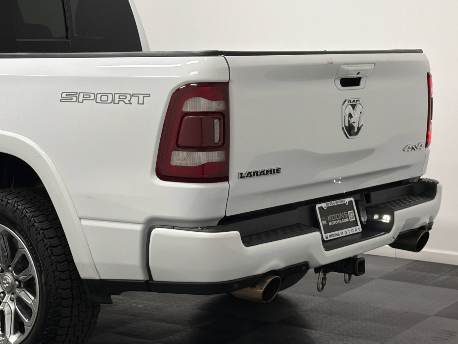 Used 2022 RAM 1500 Laramie w/ Sport Appearance Package AWD/4WD image 7
