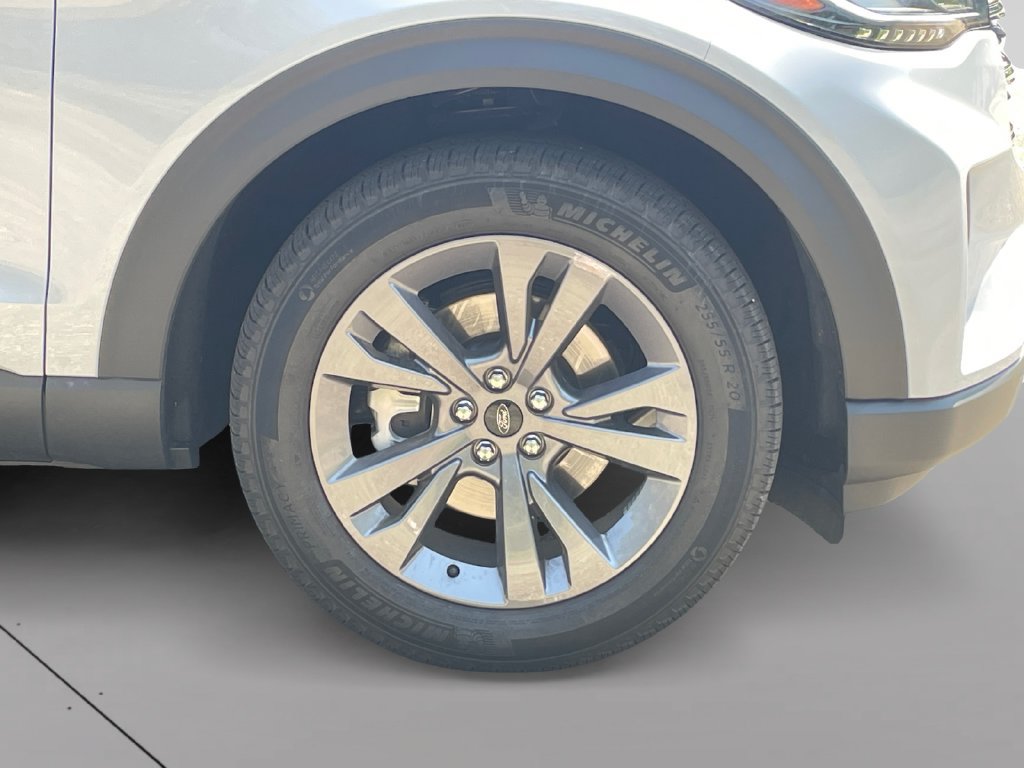 Used 2026 Ford Explorer Active AWD/4WD image 9