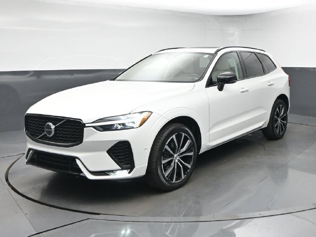 Used 2024 Volvo XC60 B5 Plus AWD/4WD image 3