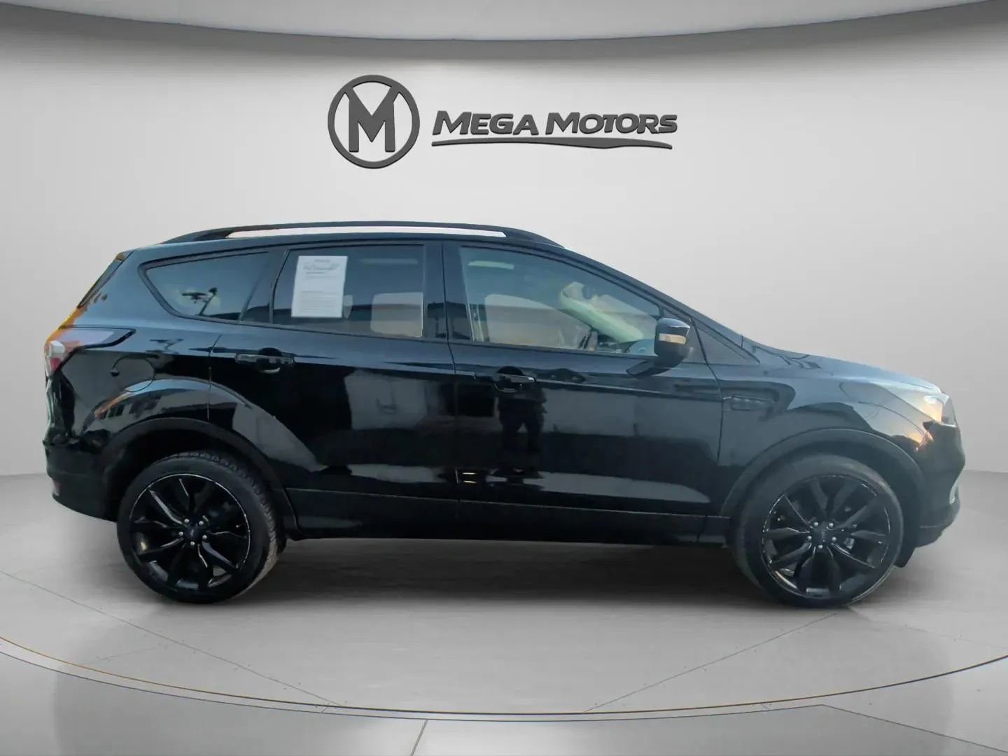 Used 2017 Ford Escape Titanium image 9