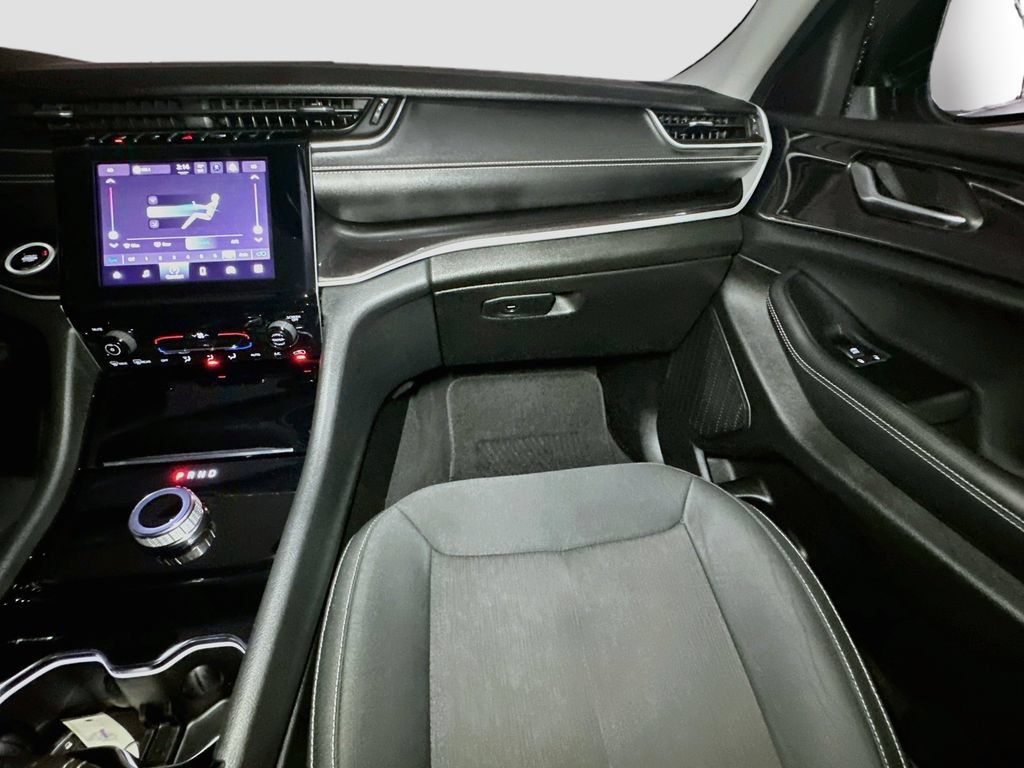 Certified 2023 Jeep Grand Cherokee Laredo AWD/4WD image 29