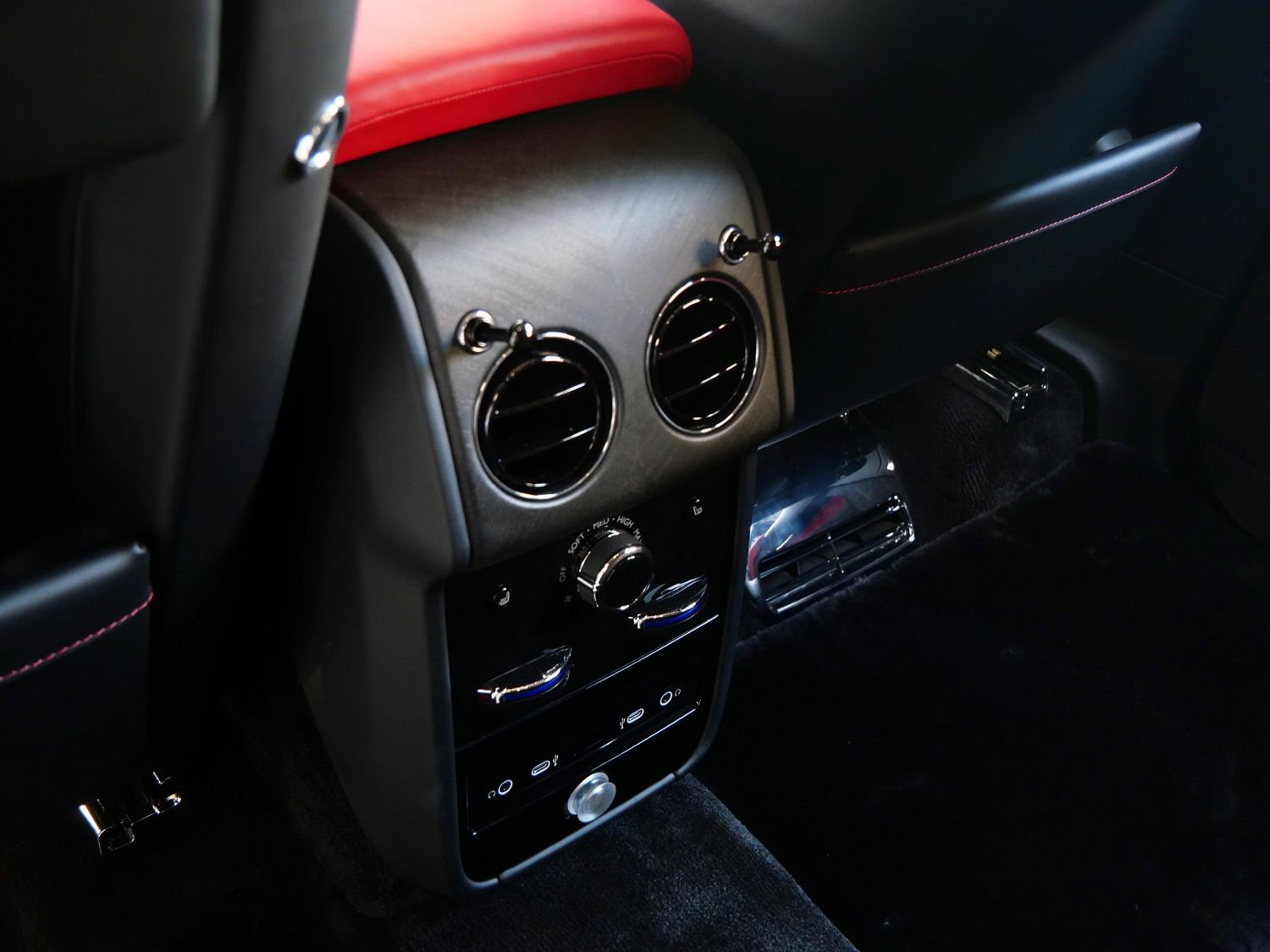 New 2025 Rolls-Royce Cullinan image 28