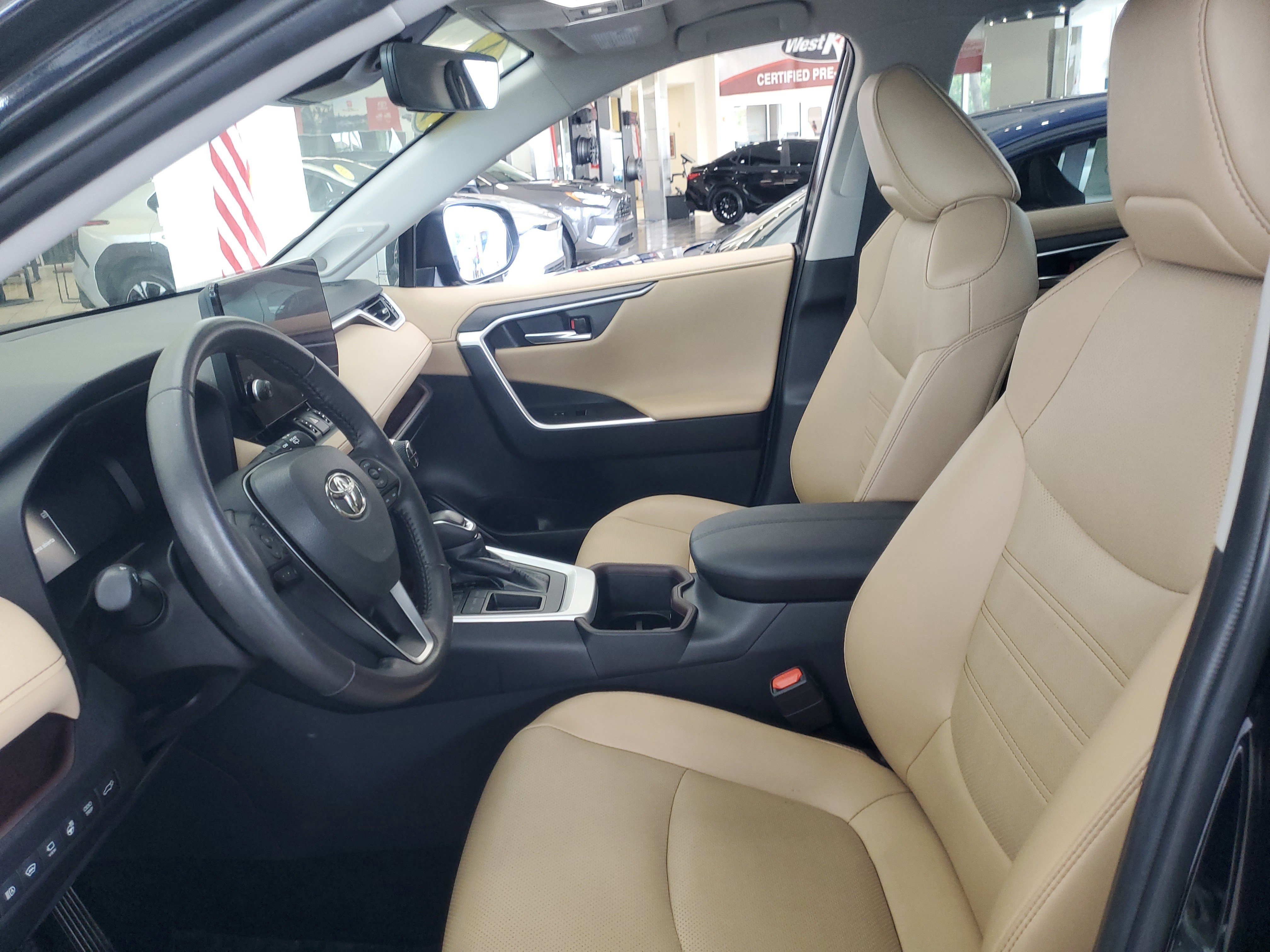 Used 2024 Toyota RAV4 Limited w/ Advanced Technology Package FWD image 12