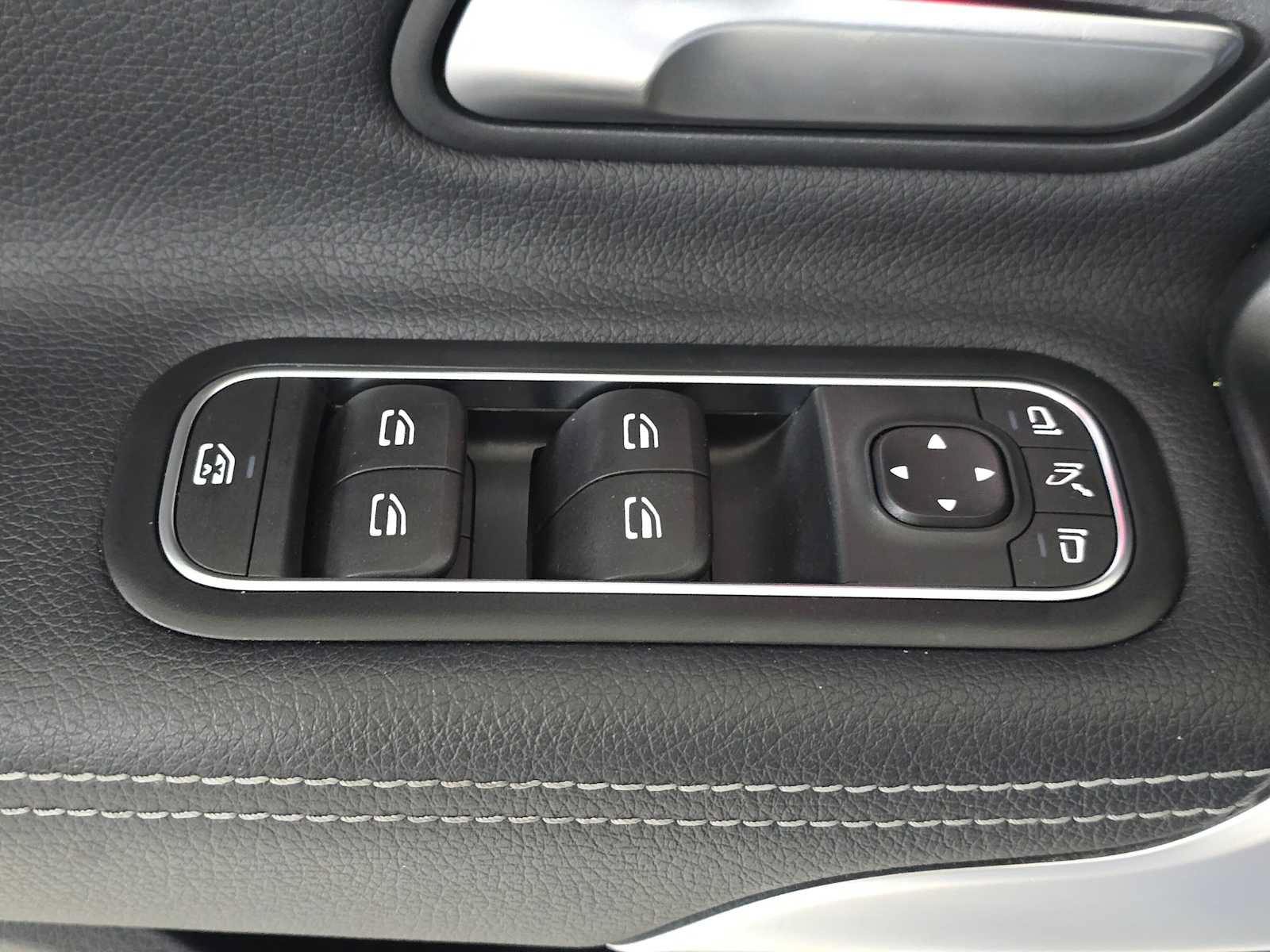 Used 2025 Mercedes-Benz CLA 250 4MATIC image 24