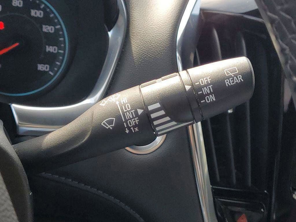 Used 2023 Chevrolet Traverse LT image 13