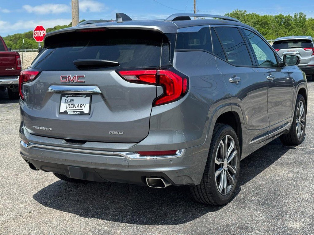 Used 2020 GMC Terrain Denali w/ Denali Premium Package AWD/4WD image 4