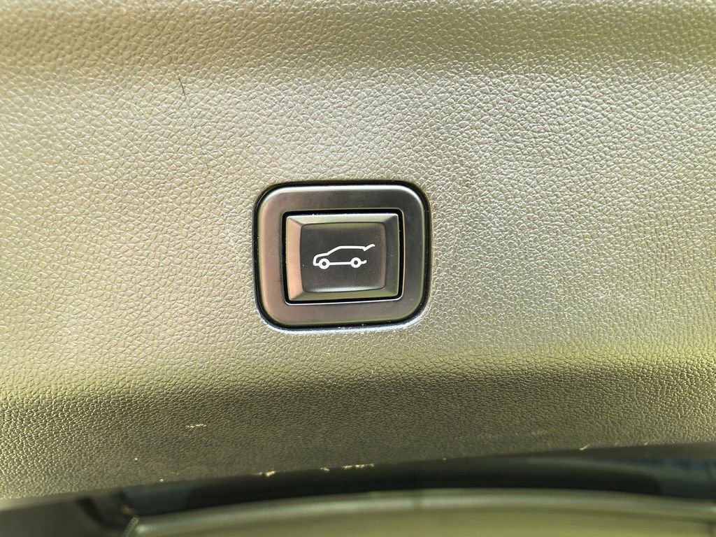 Used 2023 Cadillac Escalade ESV Sport Platinum AWD/4WD image 18