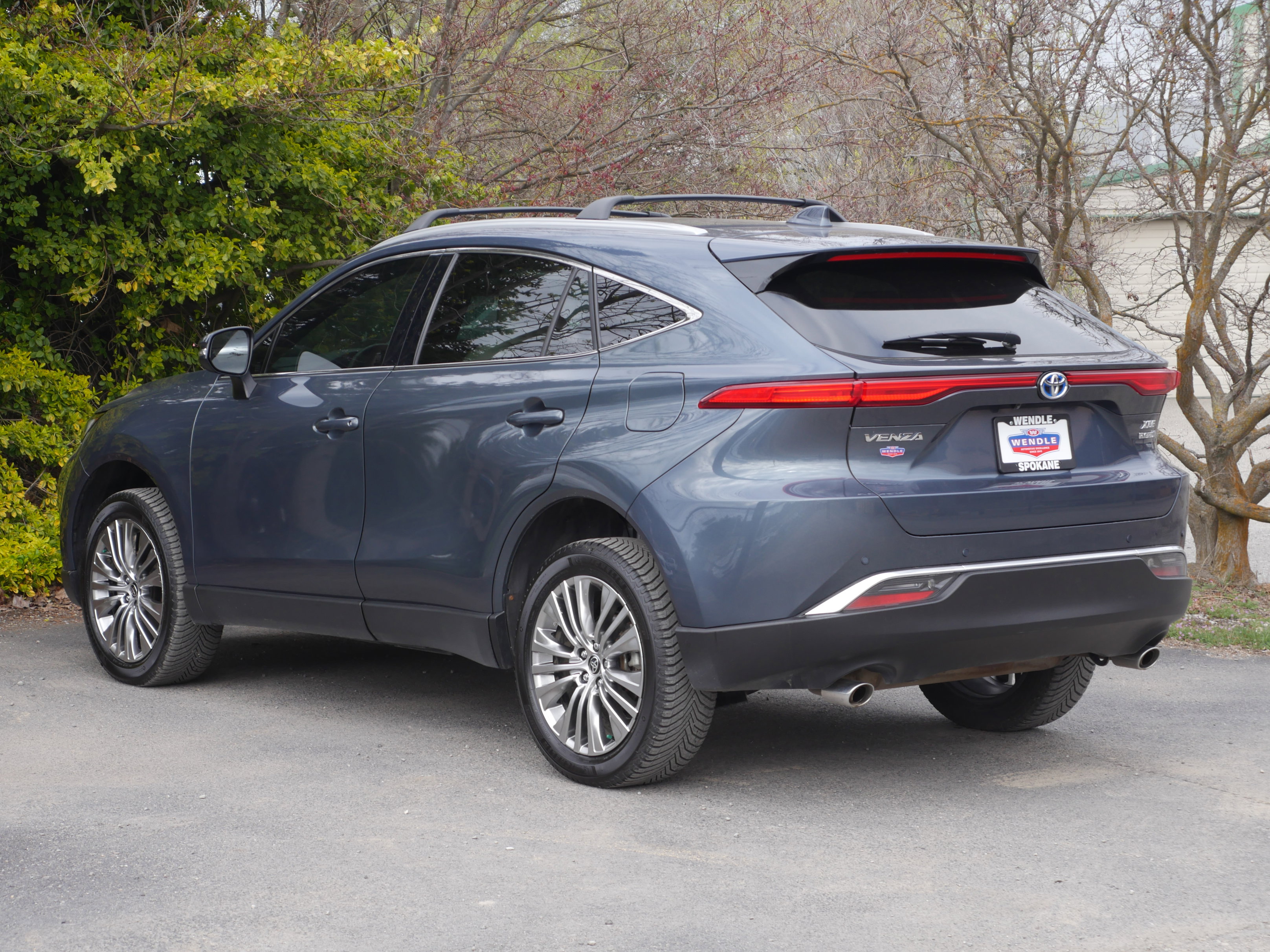Used 2022 Toyota Venza XLE AWD/4WD image 18