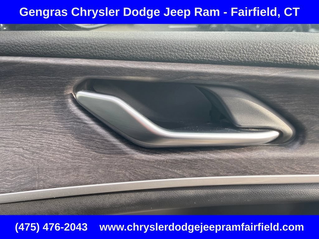 Used 2023 Jeep Grand Cherokee Limited w/ Luxury Tech Group II AWD/4WD image 13
