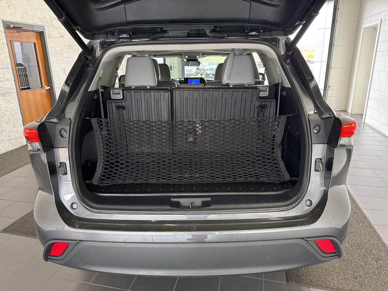 Used 2023 Toyota Highlander XLE image 9