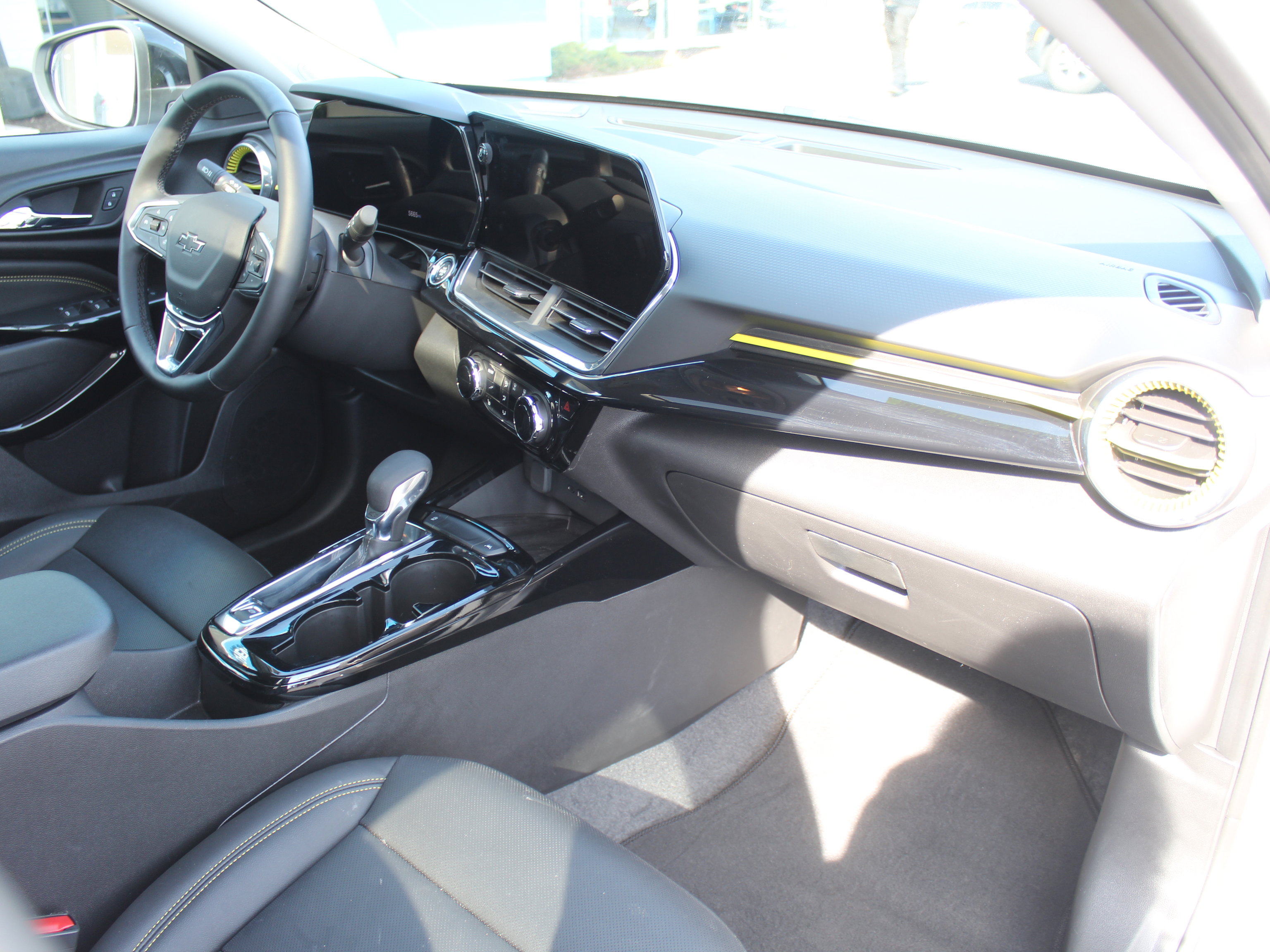 New 2026 Chevrolet Trax ACTIV w/ Sunroof Package image 25