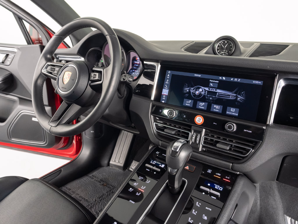 Certified 2026 Porsche Macan AWD/4WD image 34