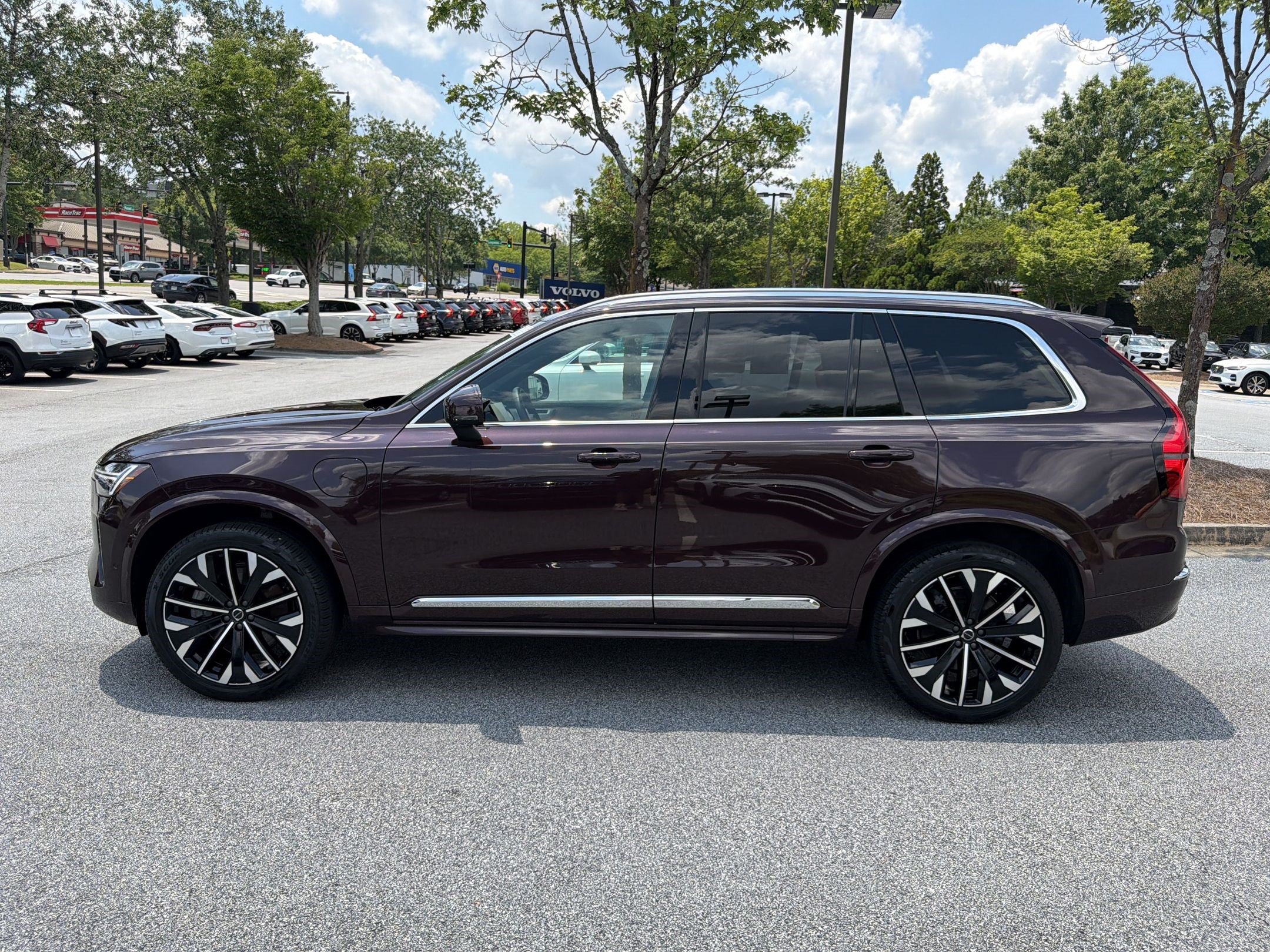 Used 2025 Volvo XC90 T8 Ultra w/ Lounge Package AWD/4WD image 2