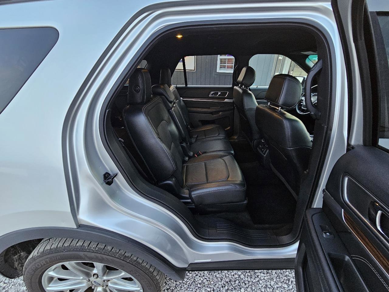 Used 2016 Ford Explorer Limited image 27