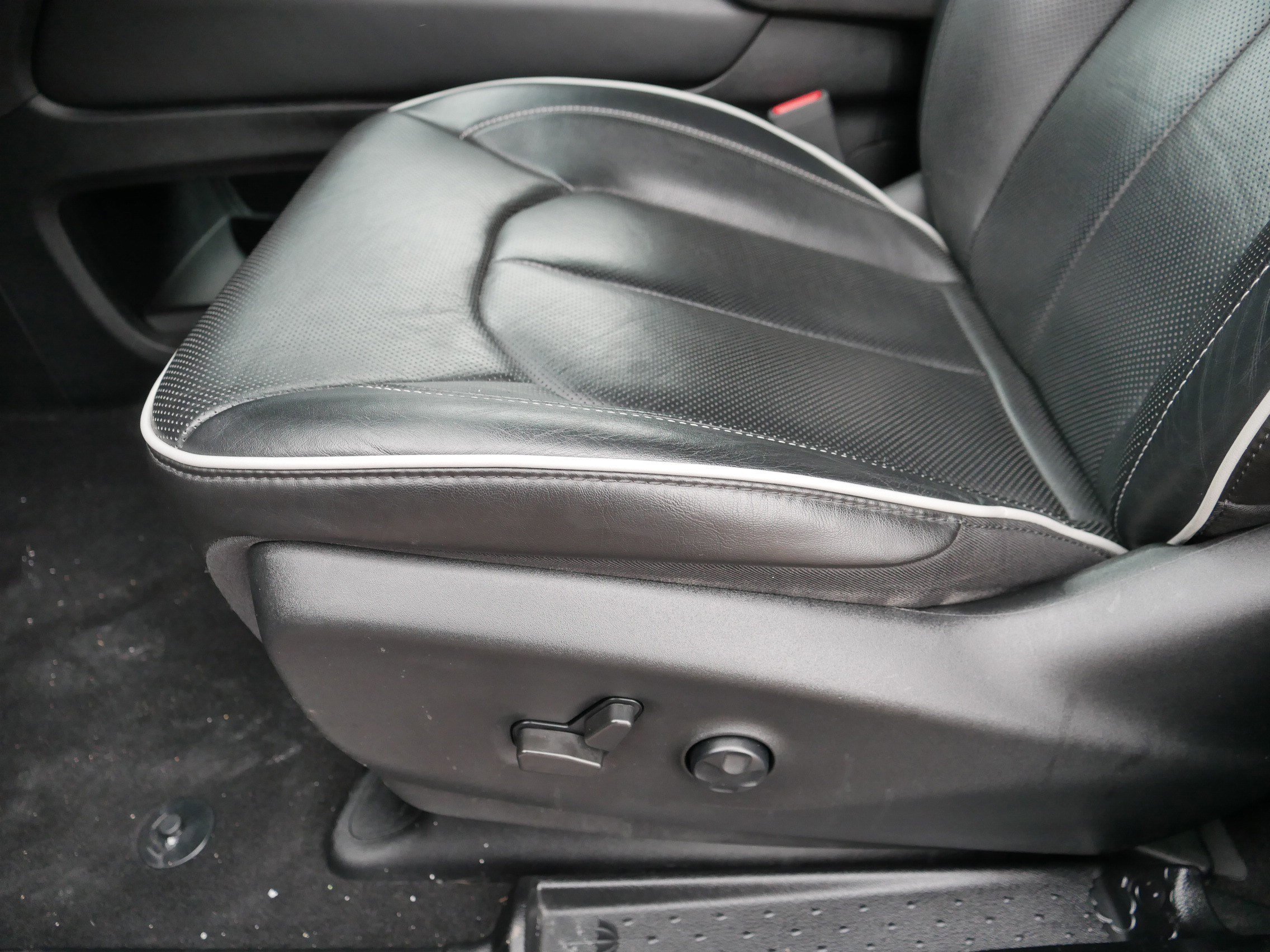 Used 2021 Chrysler Pacifica Limited w/ Uconnect Theater Family Group image 20