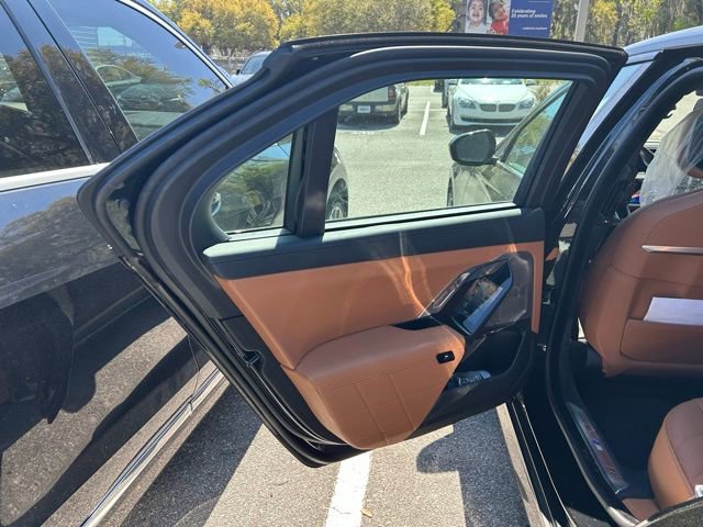 Used 2024 BMW 740i xDrive image 11