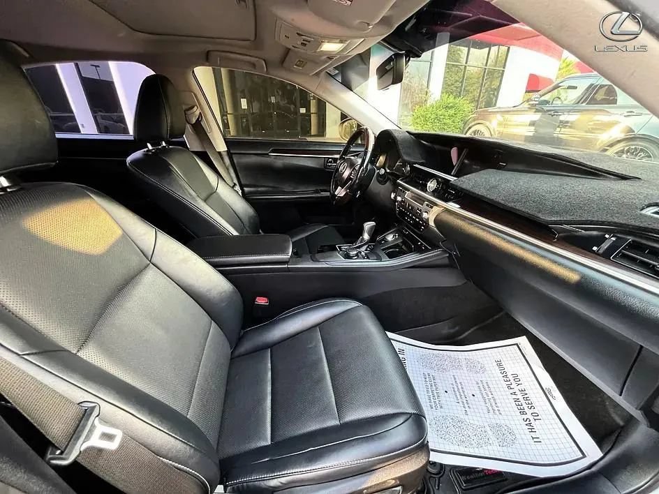 Used 2016 Lexus ES 350 w/ Premium Package w/Wood Trim FWD image 13