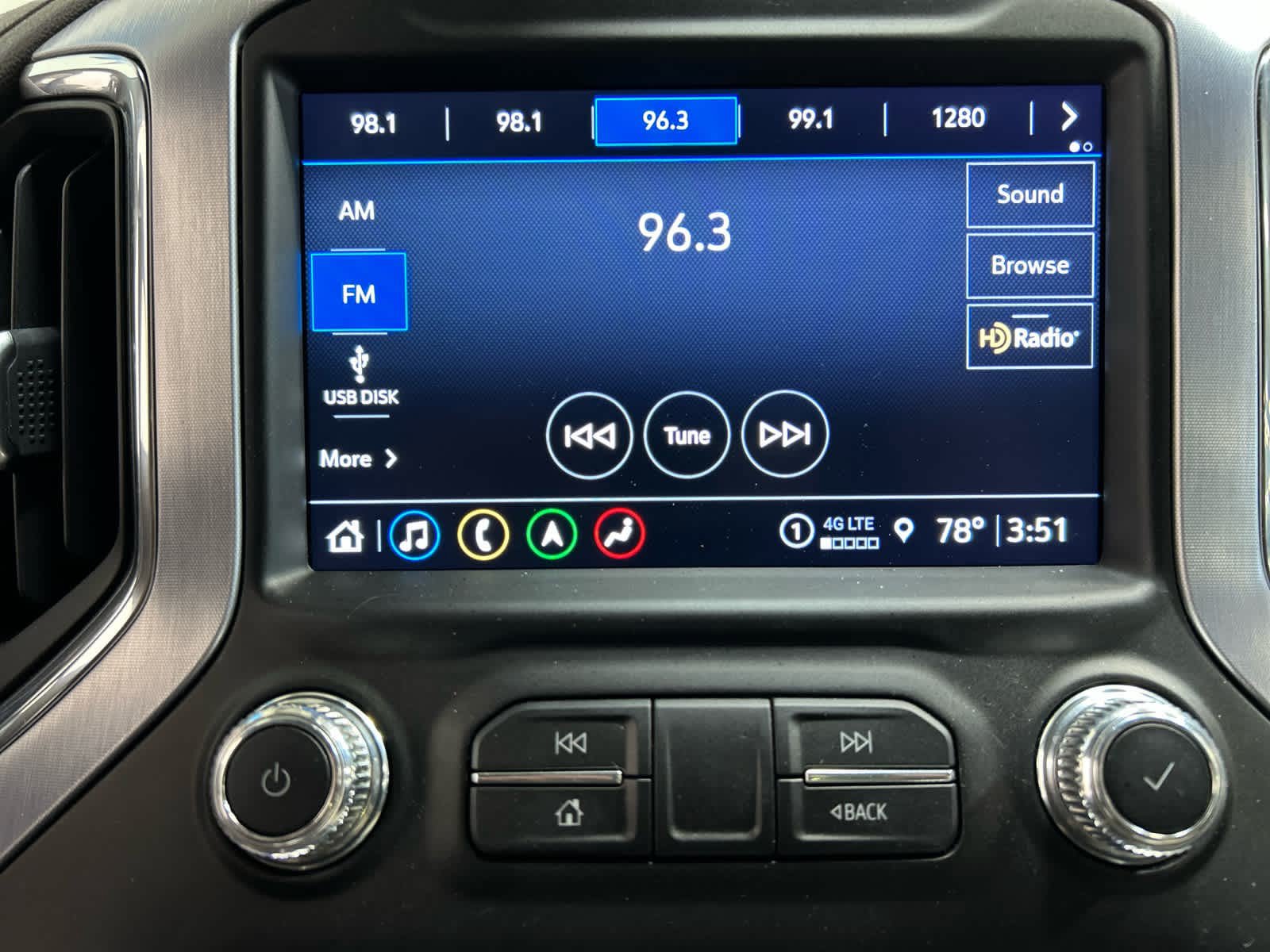 Used 2021 GMC Sierra 1500 SLT w/ SLT Convenience Package AWD/4WD image 15