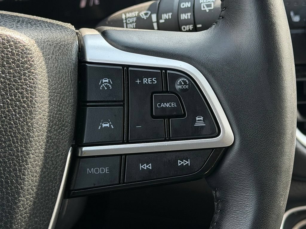 Used 2025 Toyota Grand Highlander AWD image 14