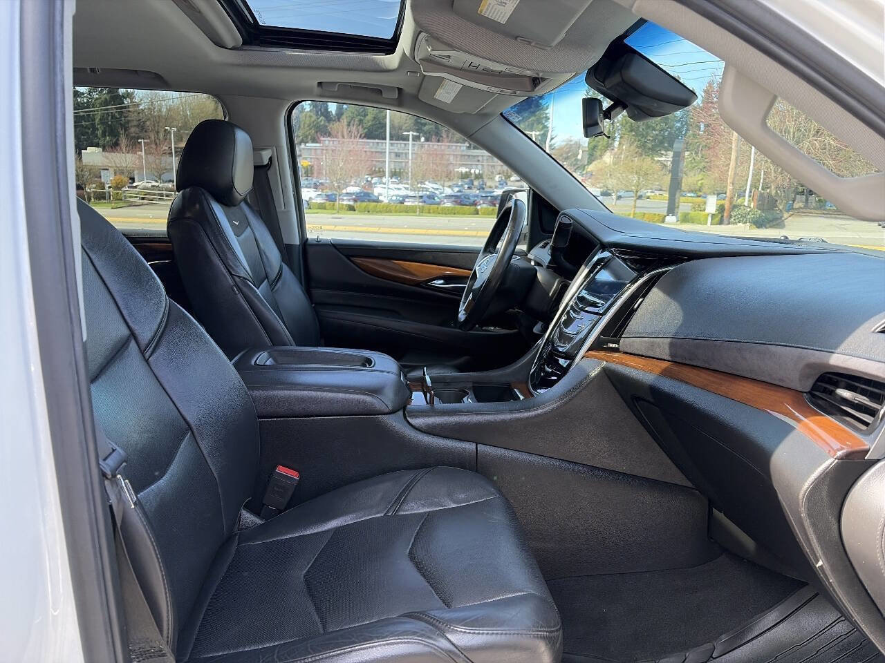 Used 2018 Cadillac Escalade Luxury AWD/4WD image 18