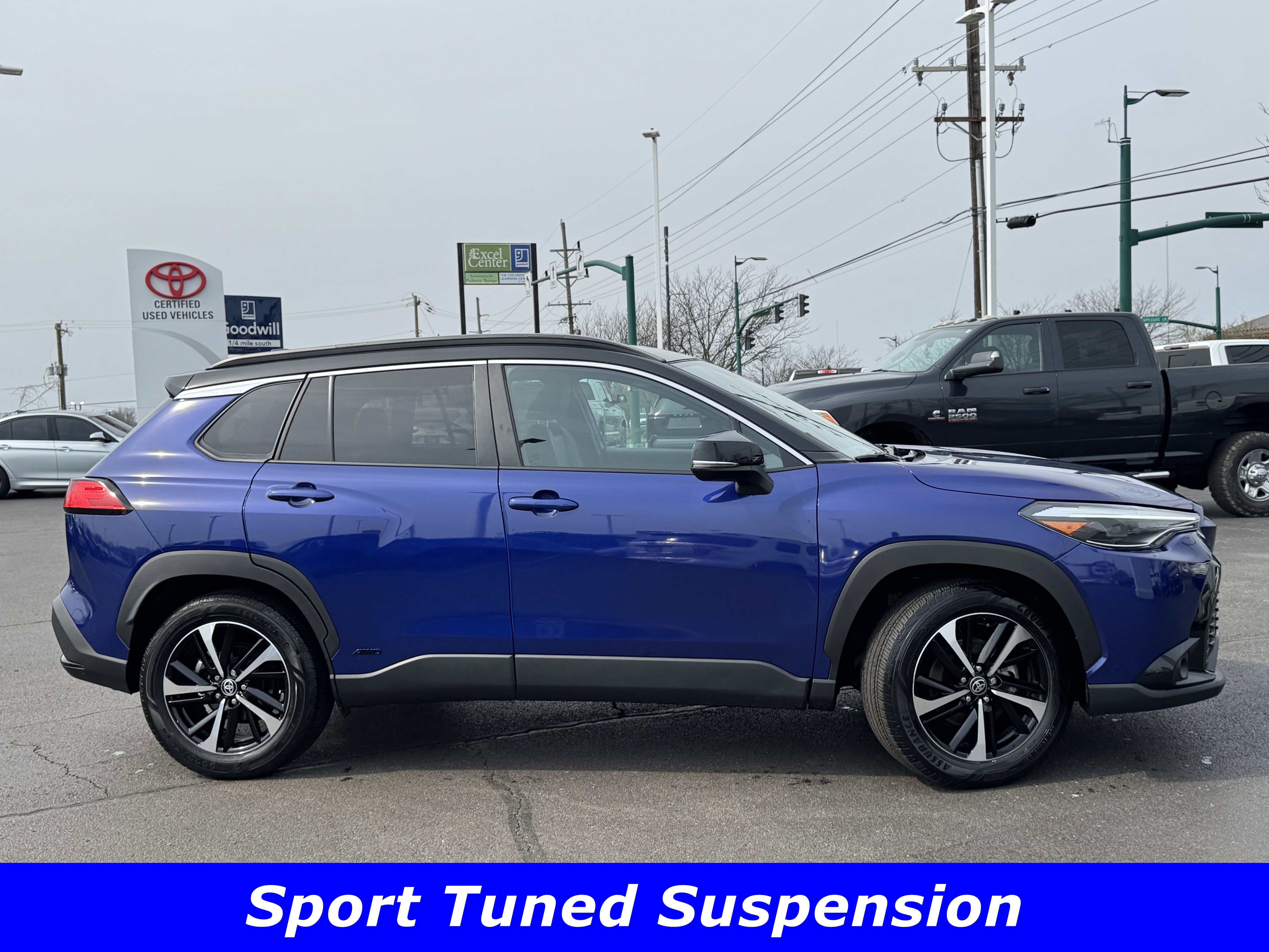 Used 2024 Toyota Corolla Cross XSE w/ Convenience Package image 2