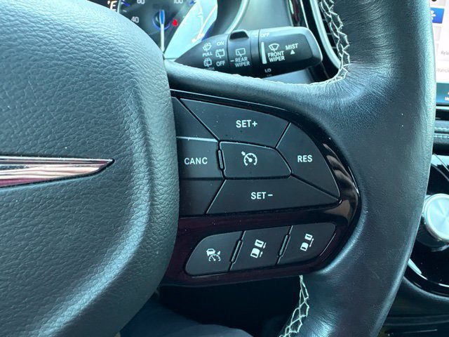 Used 2021 Chrysler Pacifica Touring w/ S Appearance Package FWD image 16