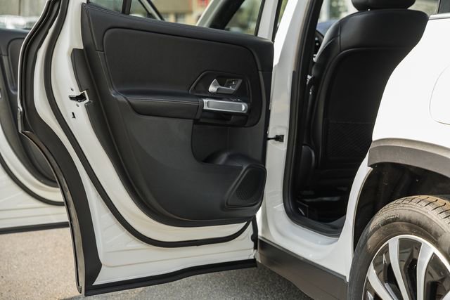 Used 2023 Mercedes-Benz GLB 250 4MATIC w/ Premium Package image 37