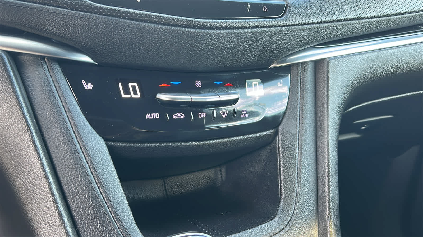 Used 2023 Cadillac XT6 Luxury AWD/4WD image 14