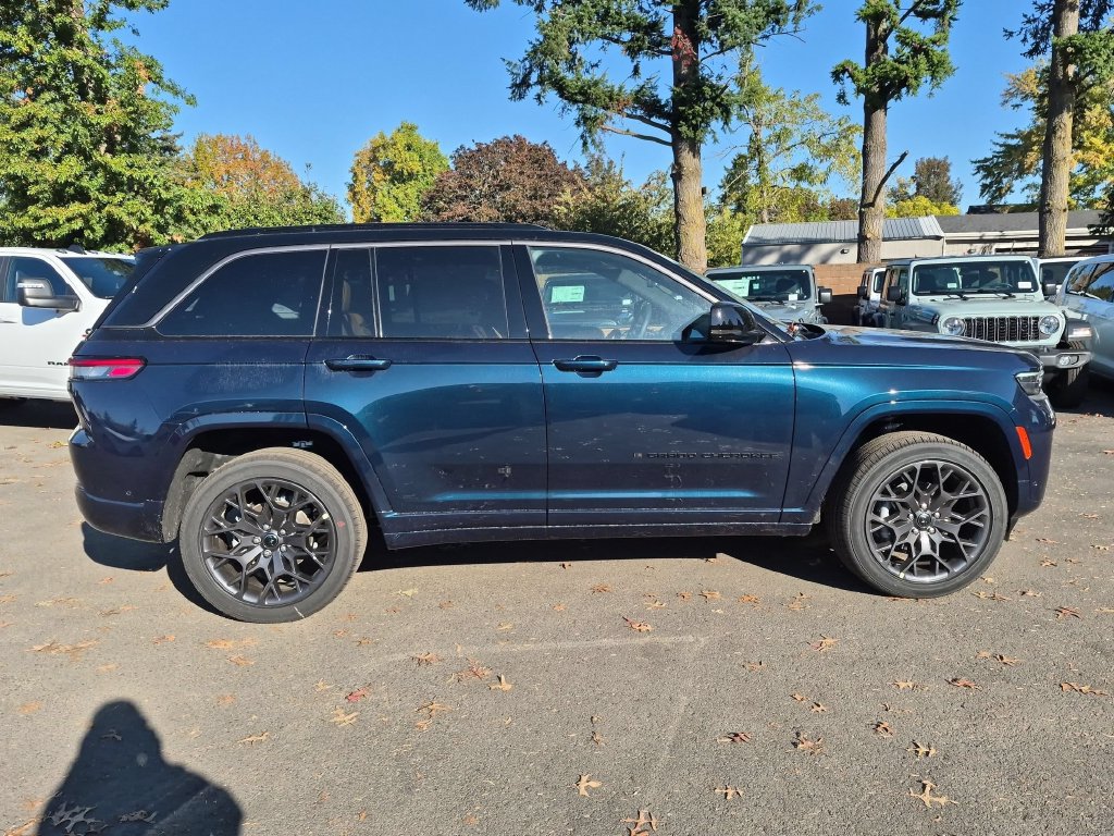 New 2027 Jeep Grand Cherokee Summit AWD/4WD image 8