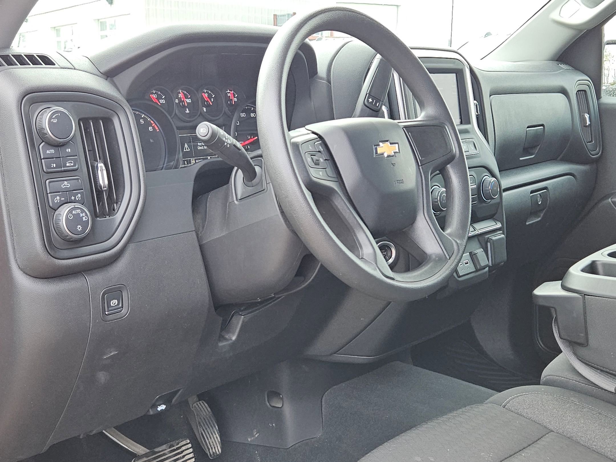 Used 2024 Chevrolet Silverado 1500 Custom image 10