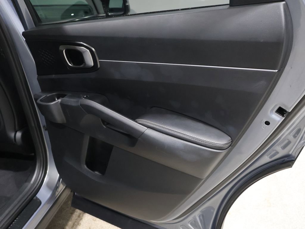 Used 2024 Kia Sorento S image 21