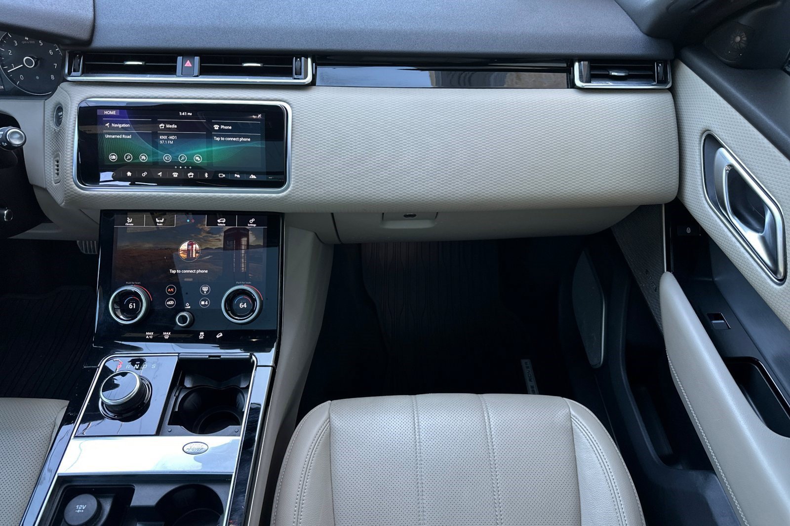 Used 2020 Land Rover Range Rover Velar R-Dynamic S AWD/4WD image 32