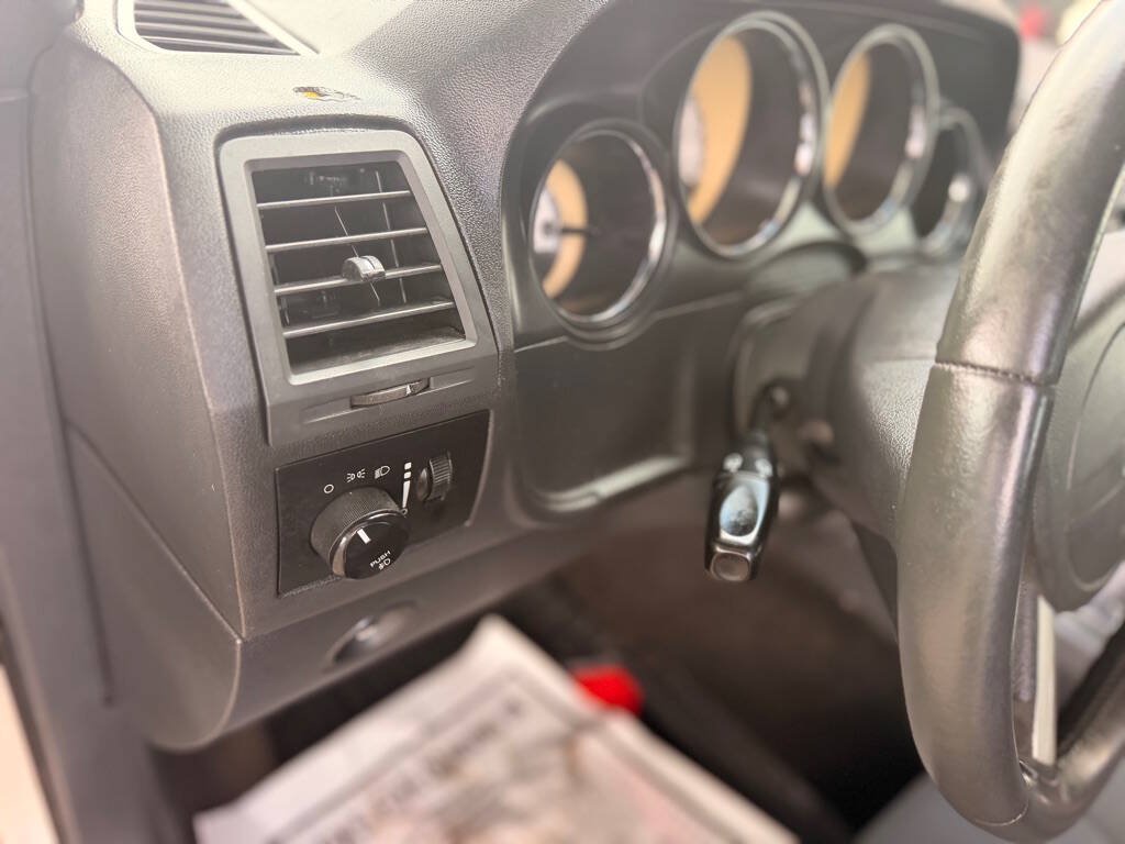 Used 2010 Dodge Challenger SE RWD image 14