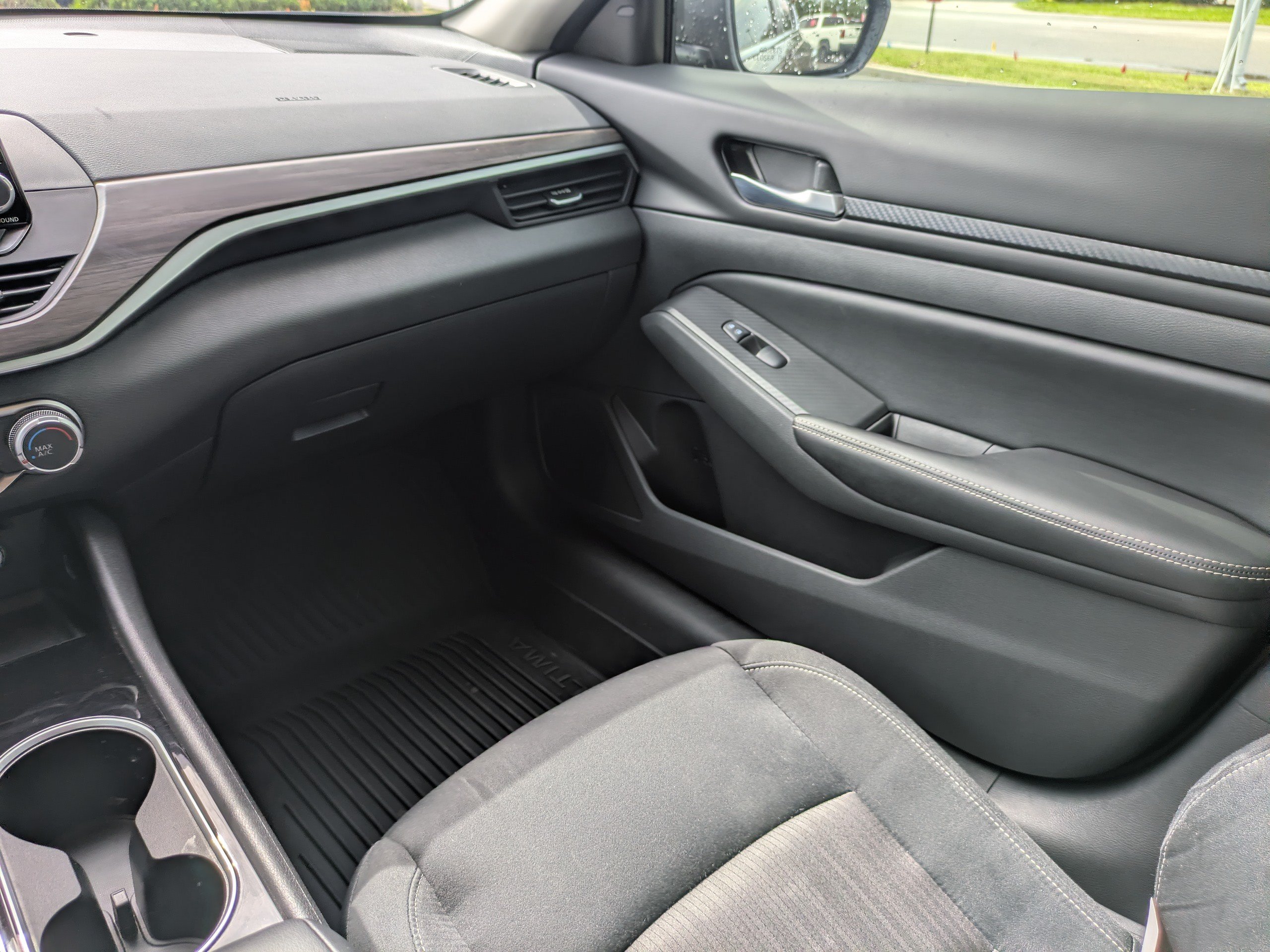 Certified 2024 Nissan Altima 2.5 SV FWD image 17