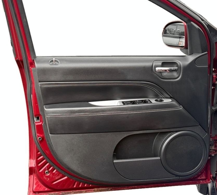 Used 2015 Jeep Compass High Altitude image 14